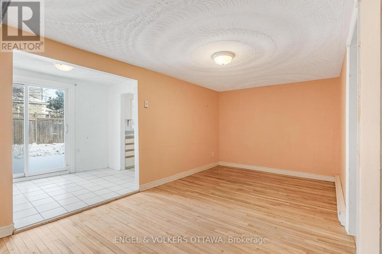 28243621/467-edgeworth-avenue/woodroffe/ottawa/ontario/K2B5L2_8