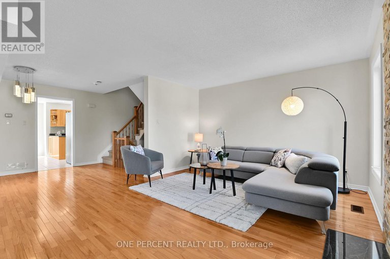 28463418/2572-alanis-private/emerald-woodssawmill-creek/ottawa/ontario/K1T4A1_13