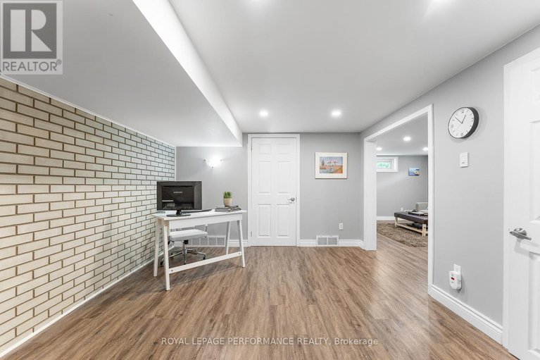 28878550/1044-cromwell-drive/riverside-park/ottawa/ontario/K1V6K5_30