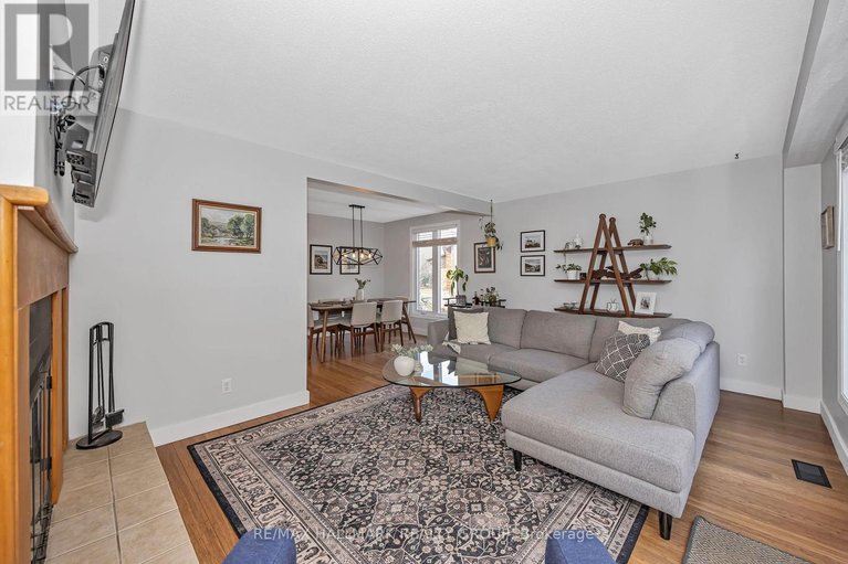 29586664/1059-avignon-court/orleans-wood/ottawa/ontario/K1C2N4_18