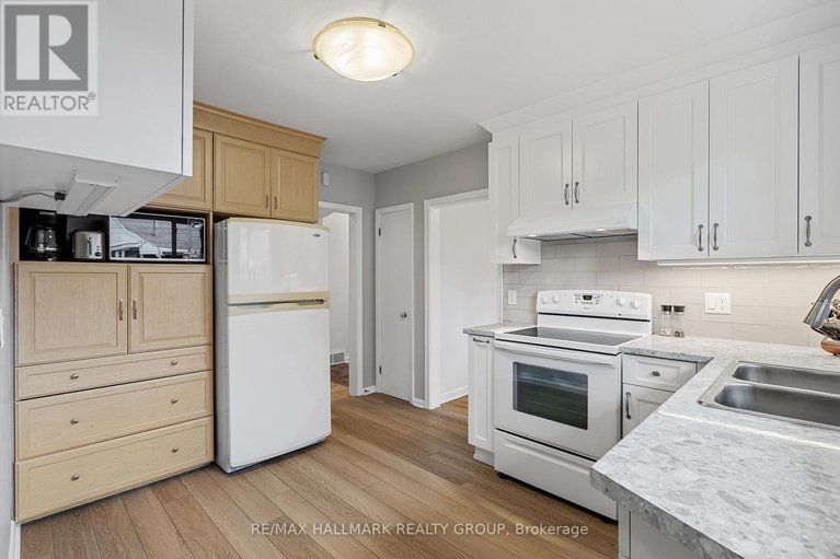 28828151/1986-saunderson-drive/elmvale-acres/ottawa/ontario/K1G2E2_8