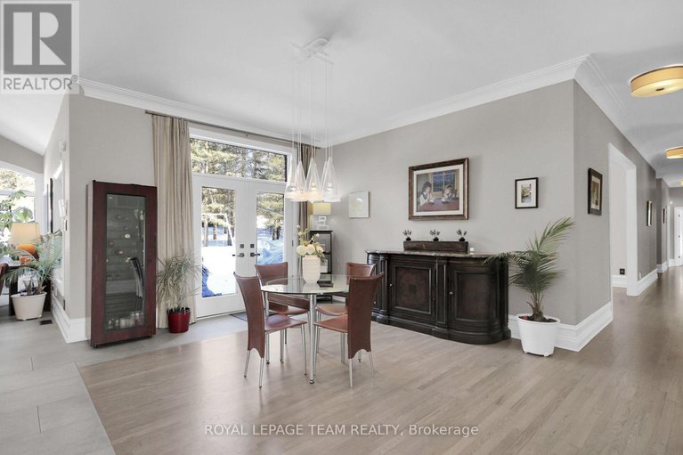 28765946/5849-queenscourt-crescent/manotick-east-to-manotick-station/ottawa/ontario/K4M1K3_13