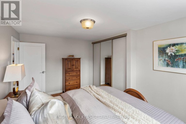 29579181/2125-valley-drive/elmvale-acresurbandale/ottawa/ontario/K1G2P6_19