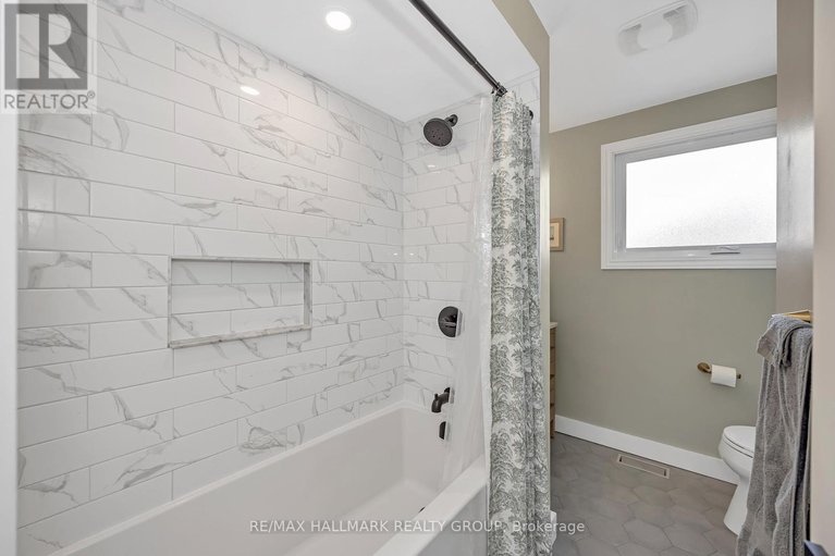 29586664/1059-avignon-court/orleans-wood/ottawa/ontario/K1C2N4_31