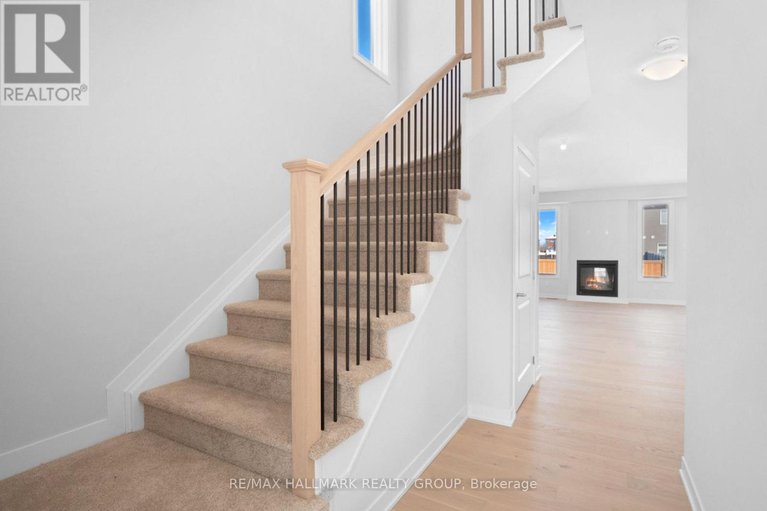 29360428/1944-hawker-private/huntley-ward-south-east/ottawa/ontario/K2M0M5_11