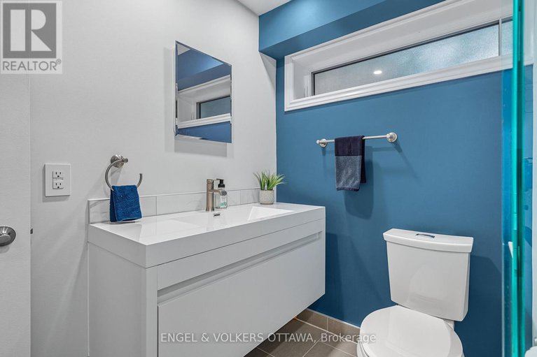 28842366/1800-devlin-crescent/playfair-park/ottawa/ontario/K1H5T6_30