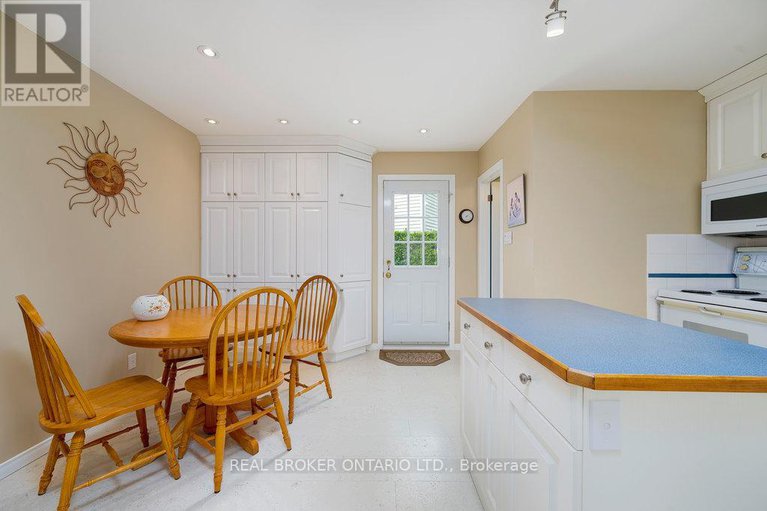 28522793/31-oakhurst-crescent/blackburn-hamlet/ottawa/ontario/K1B4A5_13