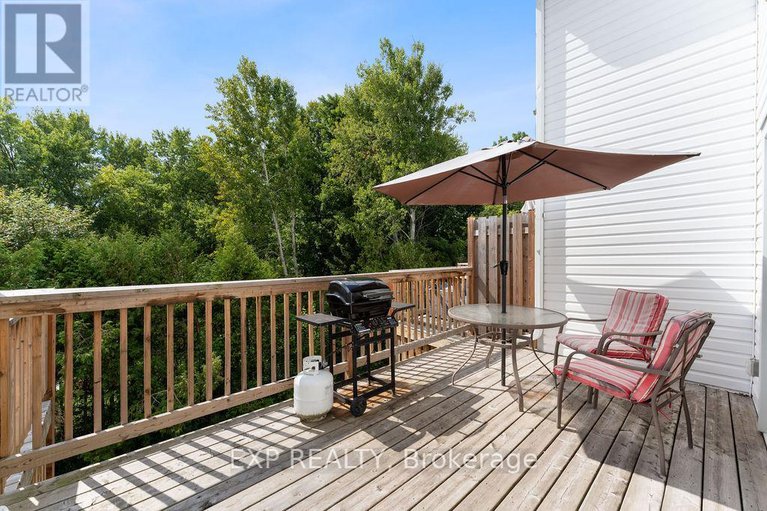 28765564/202-299-castor-street/village-of-russell/russell/ontario/K4R1E9_30