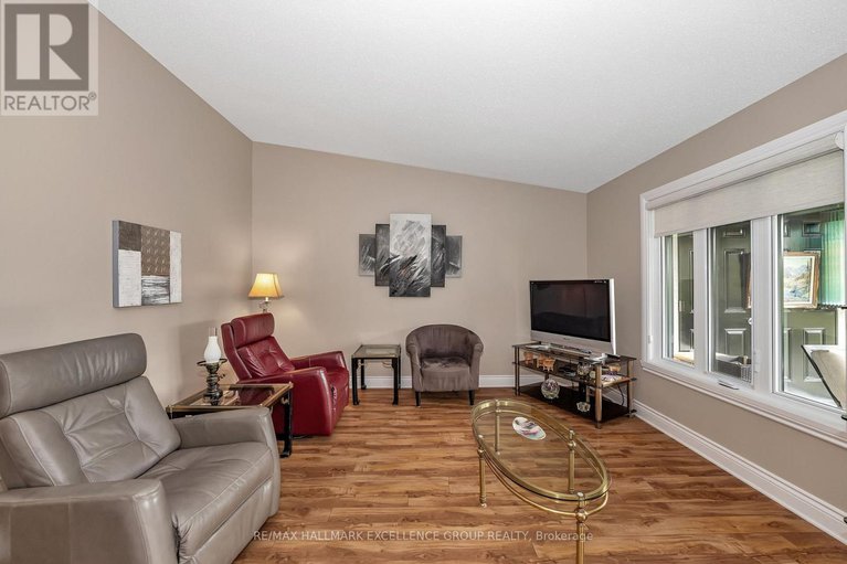 28810909/214-290-masters-lane/town-of-rockland/clarence-rockland/ontario/K4K0K5_17