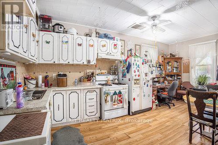 28312365/203-castor-street/village-of-russell/russell/ontario/K4R1C7_17