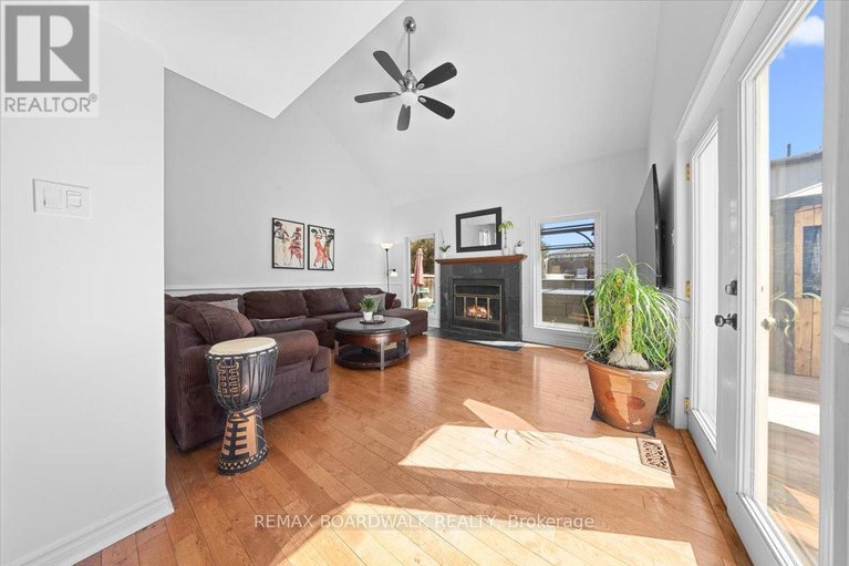 29671423/1837-windflower-way/chapel-hill/ottawa/ontario/K1C5Z8_13