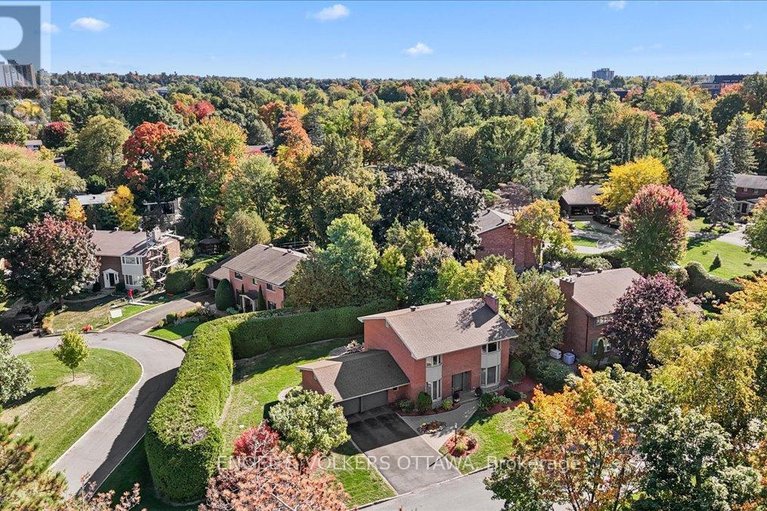 29548999/33-okanagan-drive/bruce-farmgraham-parkqualicumbellands/ottawa/ontario/K2H7E9_43