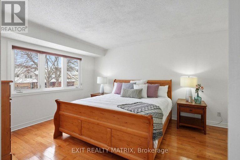 29638519/727-brome-crescent/fallingbrookridgemount/ottawa/ontario/K4A3G8_9