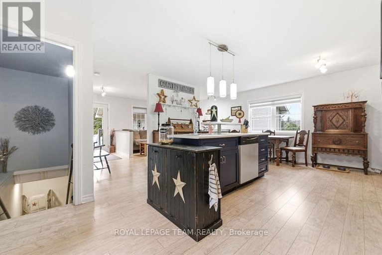 29617709/5195-mcdonalds-corners-road/lanark-highlands-dalhousie-twp/lanark-highlands/ontario/K0G1M0_33