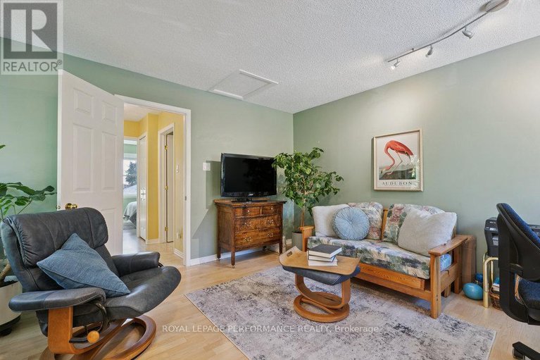 29032584/560-thomson-street/viscount-alexander-park/ottawa/ontario/K1K2J8_23