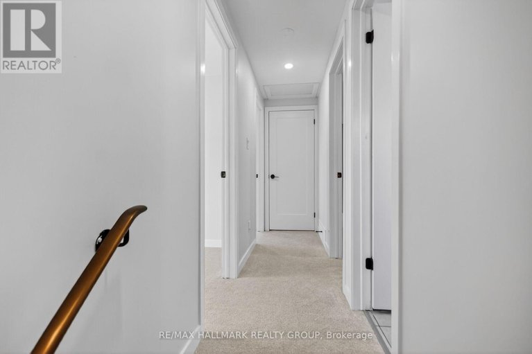 29393826/15-scharf-lane/glencairnhazeldean/ottawa/ontario/K2L2K3_23