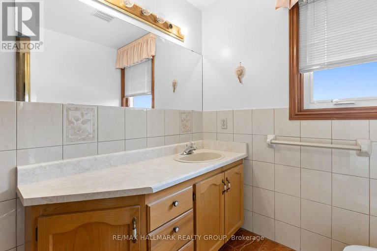 29615585/1310-ferguson-street/bel-air-heights/ottawa/ontario/K2C2K4_25