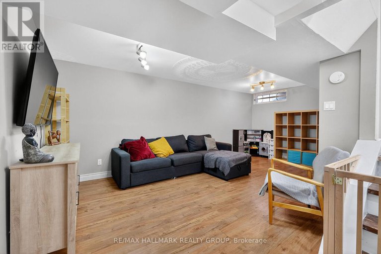 28929560/1821-brousseau-crescent/chateauneuf/ottawa/ontario/K1C2Y5_30