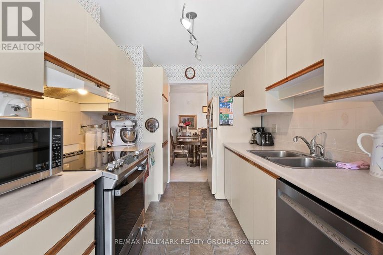 29650530/175-dunbarton-court/cardinal-glen/ottawa/ontario/K1K4L7_14