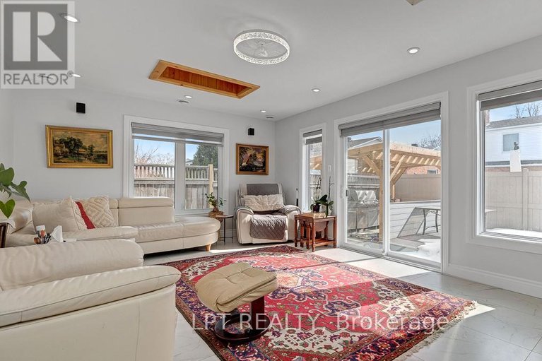 29603325/624-pleasant-park-road/playfair-park/ottawa/ontario/K1H5N5_25