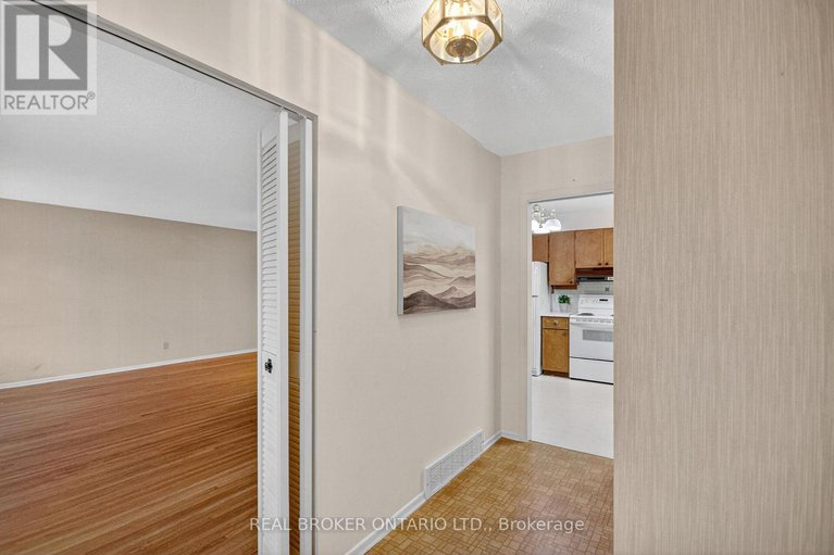 29078632/89-country-lane-w/glencairnhazeldean/ottawa/ontario/K2L1J4_4