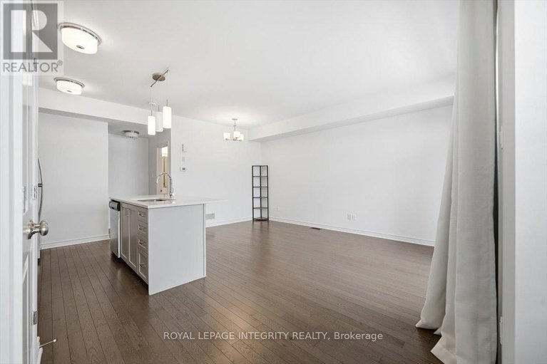 29274145/41-carabiner-private/mer-bleuebradley-estatesanderson-park/ottawa/ontario/K1W0L7_7