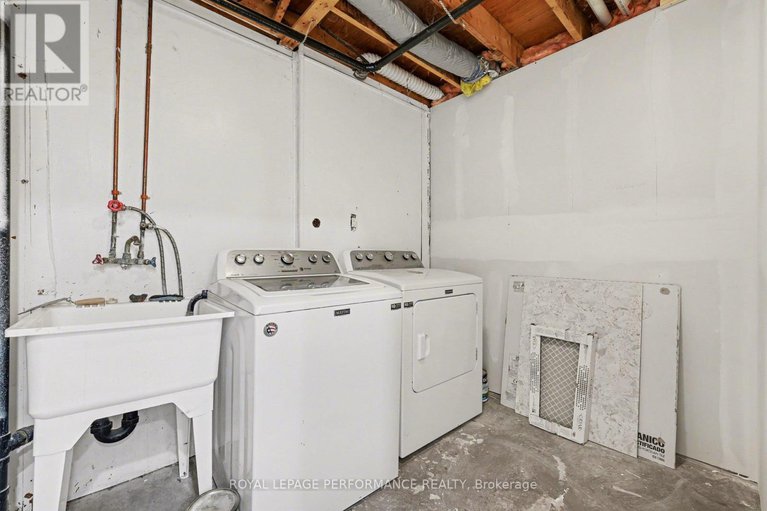 29425118/1584-feather-lane/sawmill-creektimbermill/ottawa/ontario/K1T1V4_32