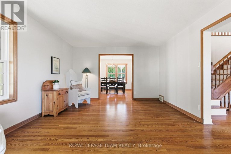 29036869/1102-cindy-hill-crescent/manotick-long-island-nicholls-island/ottawa/ontario/K4M1E8_12