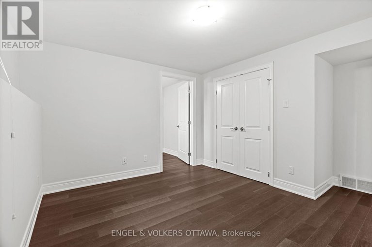 28479228/20-assiniboine-drive/borden-farmstewart-farmcarleton-heightsparkwood-hills/ottawa/ontario/K2E5R7_26