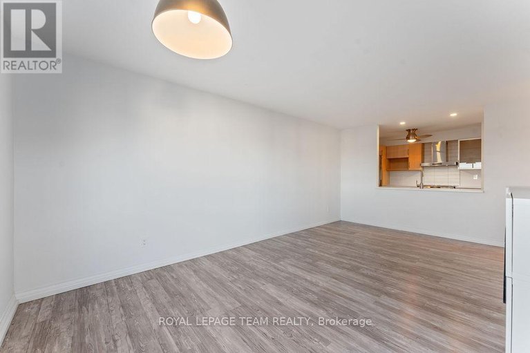 29006279/417-214-viewmount-drive/borden-farmstewart-farmcarleton-heightsparkwood-hills/ottawa/ontario/K2E7X3_13