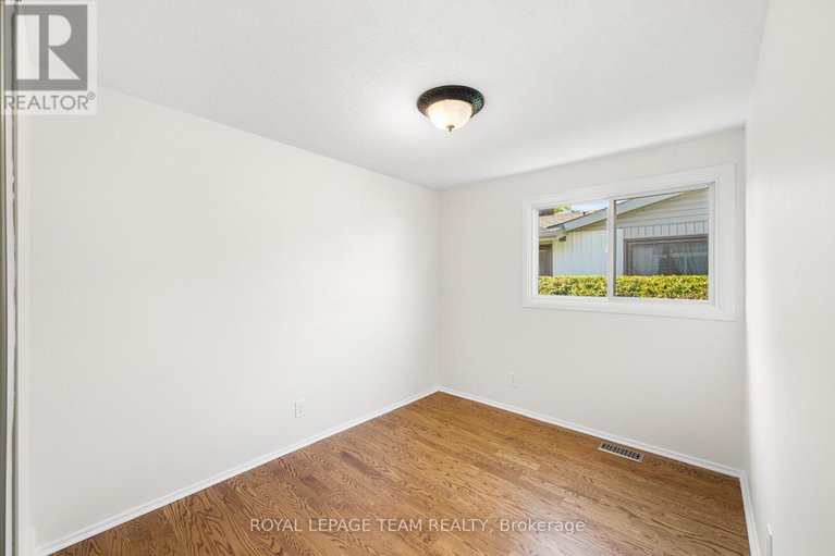 29339810/47-kidgrove-gardens/tanglewood/ottawa/ontario/K2G3W7_17