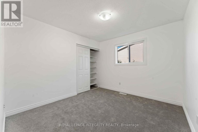 28688332/2044-wildflower-drive/queenswood-heights-south/ottawa/ontario/K1E3R5_21