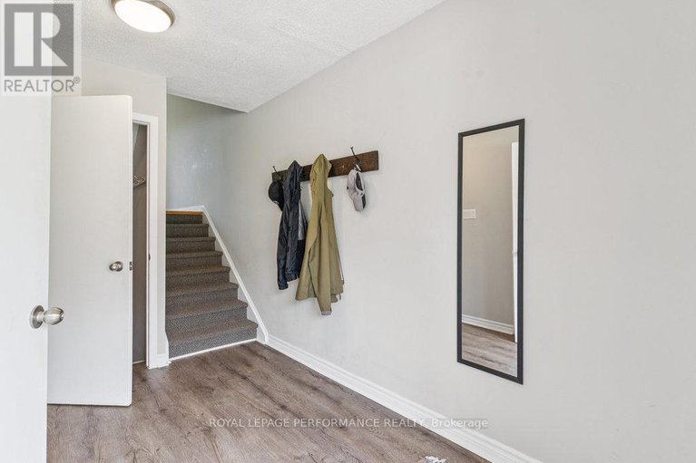 28585598/74-4634-cosmic-place/pineview/ottawa/ontario/K1B4R8_4