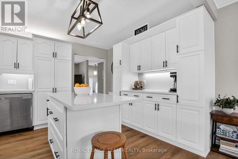 29556063/44-ballantrae-way/glencairnhazeldean/ottawa/ontario/K2L1N5_8