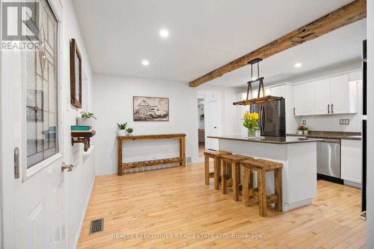 29627788/416-main-street/winchester/north-dundas/ontario/K0C2K0_5