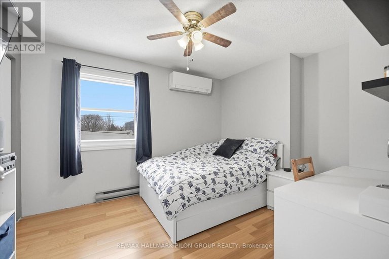 29408731/1326-dussere-street/convent-glen-south/ottawa/ontario/K1C1P4_18