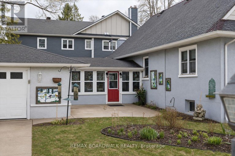 29689978/961-kingsmere-avenue/mckellar-heightsglabar-park/ottawa/ontario/K2A3K3_4