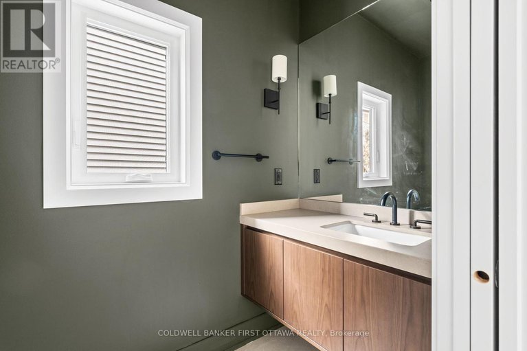 28476741/507-edison-avenue/mckellarhighland/ottawa/ontario/K2A1V3_5