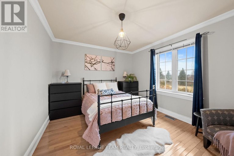 29572534/5440-wadell-court/manotick-village-manotick-estates/ottawa/ontario/K4M1L3_29