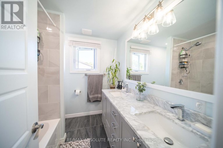 28869002/198-hoylake-crescent/bilberry-creekqueenswood-heights/ottawa/ontario/K1E2M8_25