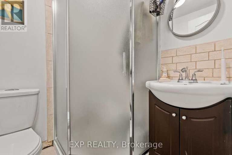 29638664/1582-blohm-drive/hunt-club-park/ottawa/ontario/K1G5K4_38