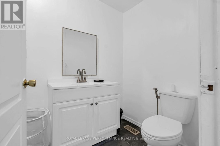 28536713/149-dominion-street-s/alexandria/north-glengarry/ontario/K0C1A0_17