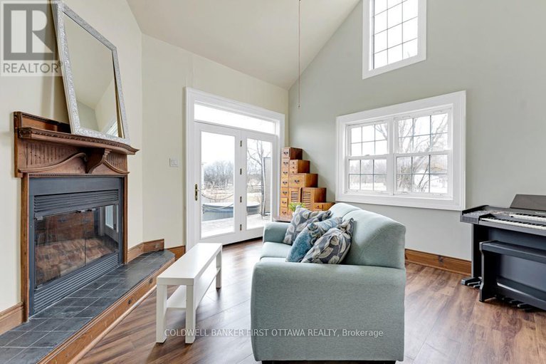 29212098/28-south-street/drummondnorth-elmsley-north-elmsley-twp/drummondnorth-elmsley/ontario/K7H2G1_19