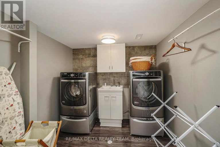 29345716/240-mullin-private/mer-bleuebradley-estatesanderson-park/ottawa/ontario/K1W0K6_16