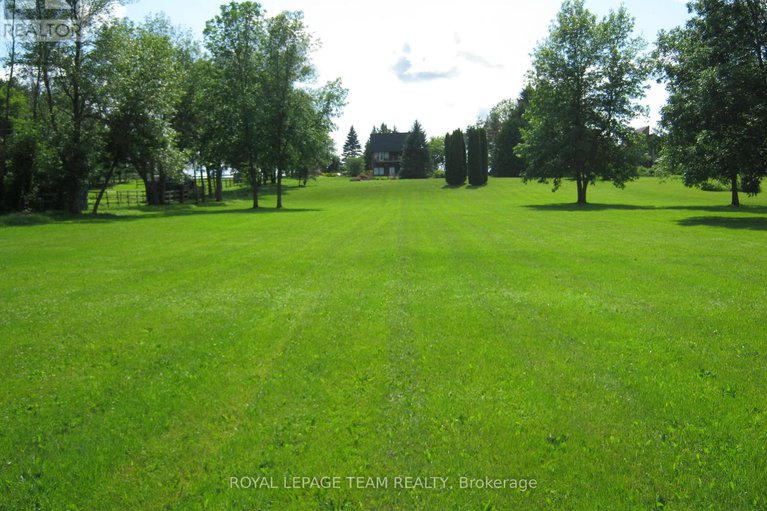 29422751/5965-rideau-valley-drive-n/manotick-south-to-roger-stevens/ottawa/ontario/K4M1B3_31