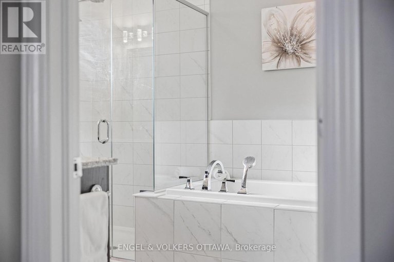 29636459/865-tewin-circle/camelot/ottawa/ontario/K4A1K1_21