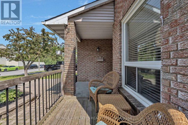 28429396/1138-ste-agathe-park/convent-glen-north/ottawa/ontario/K1C2B5_4