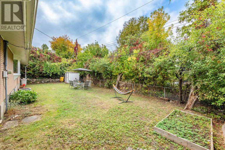 28909917/9-newbury-avenue/borden-farmstewart-farmcarleton-heightsparkwood-hills/ottawa/ontario/K2E6K7_39