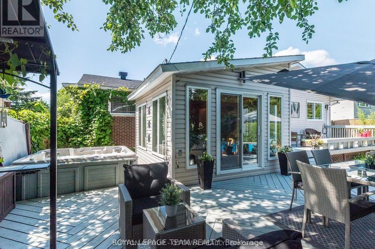 29456628/998-harkness-avenue-avenue/riverside-park/ottawa/ontario/K1V6P2_42