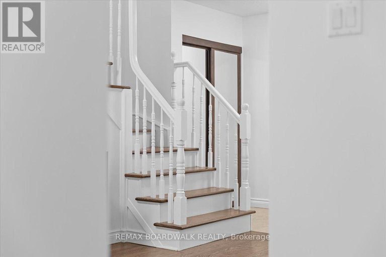 29672747/1443-larkhaven-crescent/orleanssunridge/ottawa/ontario/K1C5A5_5